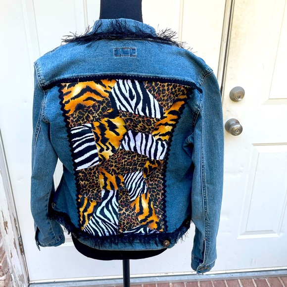 Max Studio Jeans, Animal Print Design, Jean Jacket, Size M - Picture 2 of 3
